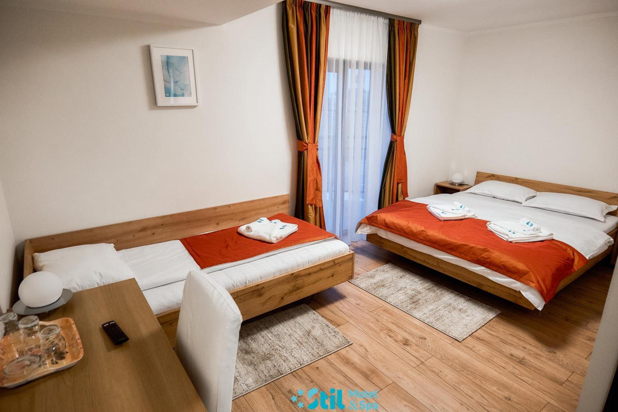 Stil Motel & Spa Tasnad Exterior photo
